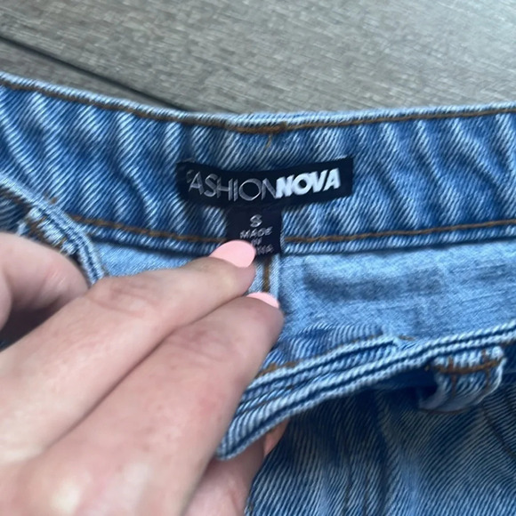 SM225 Fashion nova high waisted distressed jean shorts - Picture 2 of 3